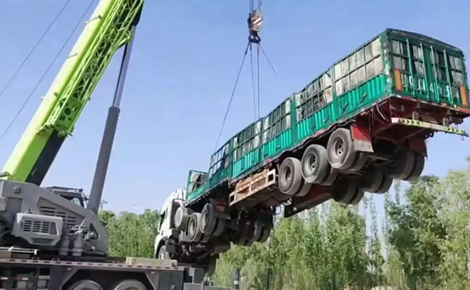 新抚区道路脱困救援案例